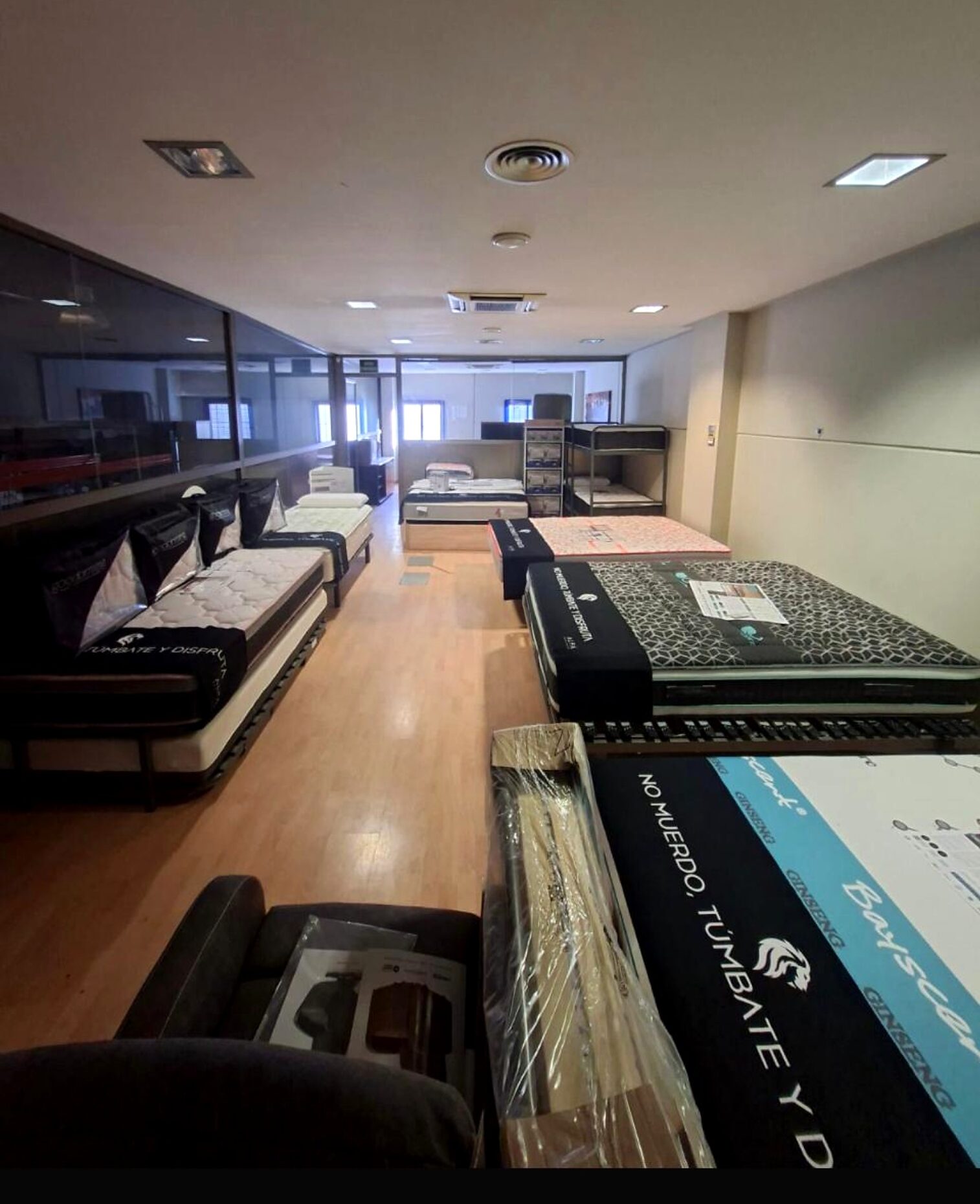 Prueba diferentes modelos, compara sensaciones y recibe asesoramiento profesional personalizado para encontrar el descanso que realmente necesitas.